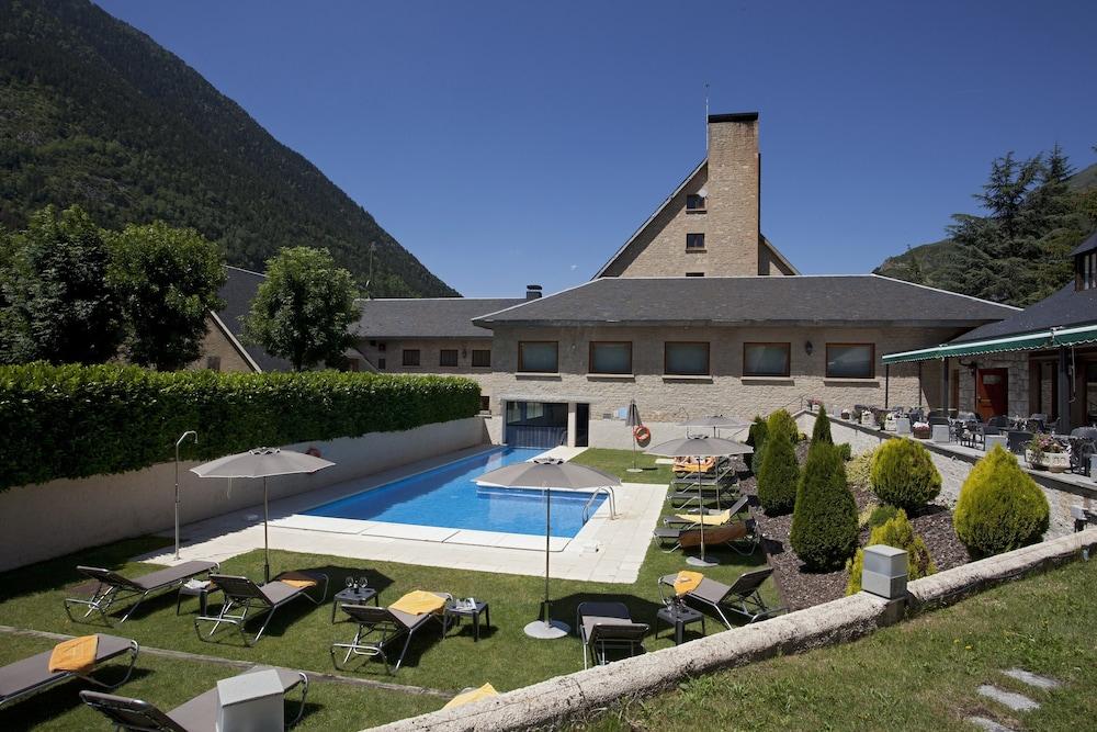 Parador De Arties Bagian luar foto