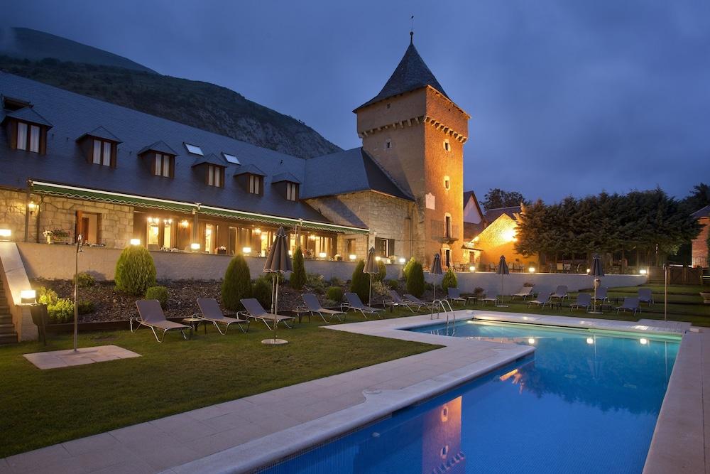 Parador De Arties Bagian luar foto