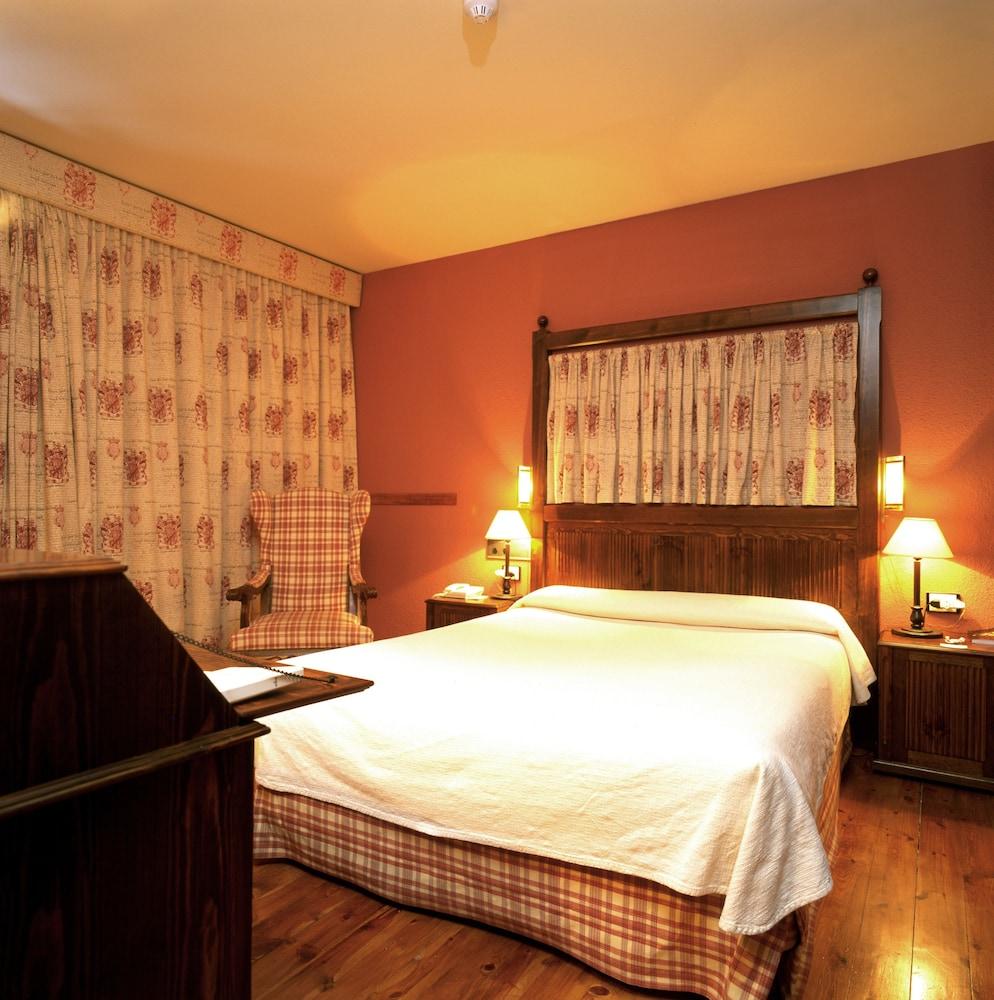 Parador De Arties Bagian luar foto